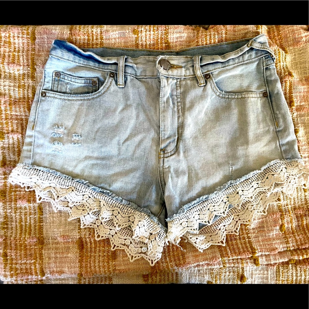 Vintage Free People shorts with crocheted detail. Size 26